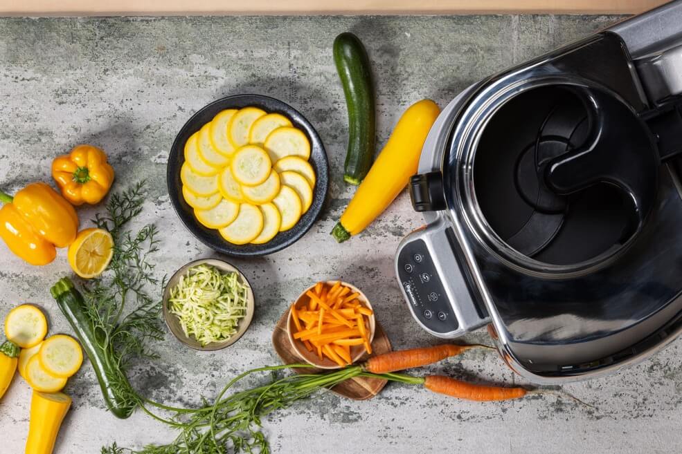 Photo d'un appareil de cuisine et des légumes